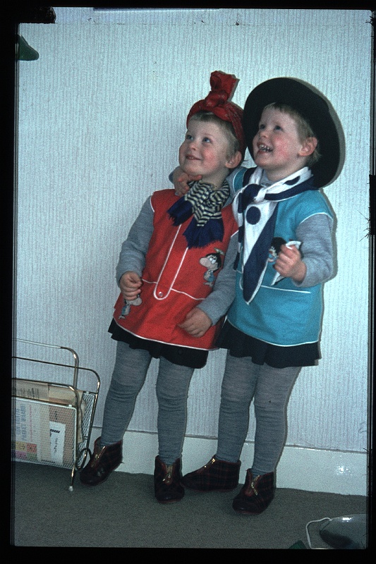 35.Delft mrt 1966 Brigitte,Marion.JPG